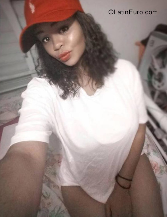 Date this good-looking Dominican Republic girl Nenie from Santo Domingo DO31653