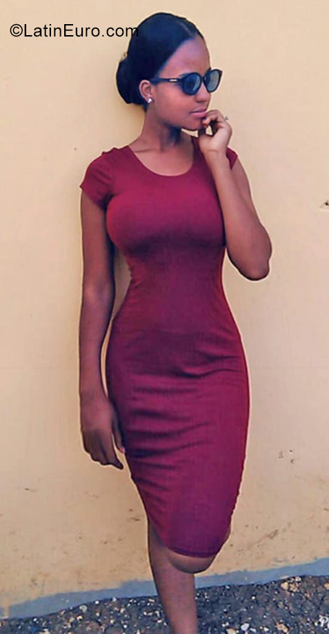 Date this gorgeous Dominican Republic girl Noemi from Santo Domingo DO31684