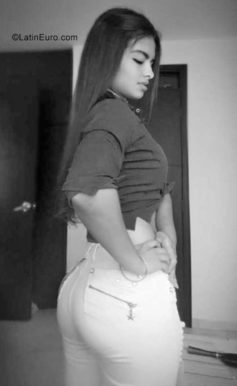 Date this sultry Colombia girl Daniela from Pereira CO23415