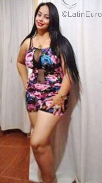 Date this voluptuous Venezuela girl CAROLINA from Cabimas VE1380