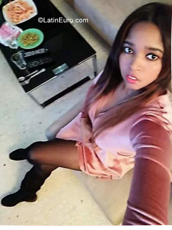 Date this charming Spain girl Jennie from Sevilla ES478