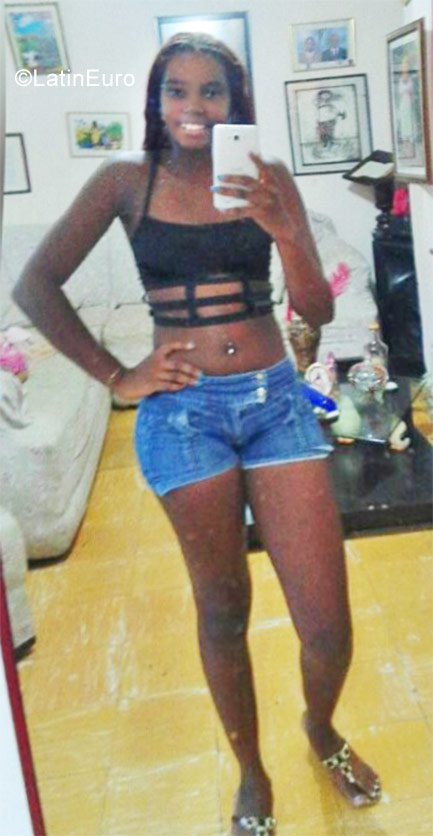 Date this hot Colombia girl Marcela from Cali CO23436