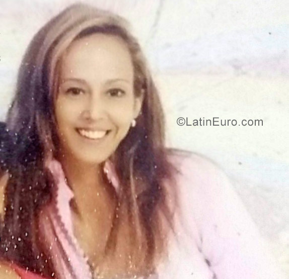 Date this happy Cuba girl Yima from Havana CU254