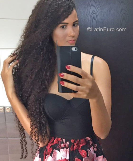 Date this attractive Brazil girl Raissa from Olinda BR10463