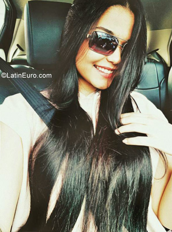 Date this foxy Colombia girl Moon from Medellin CO23442