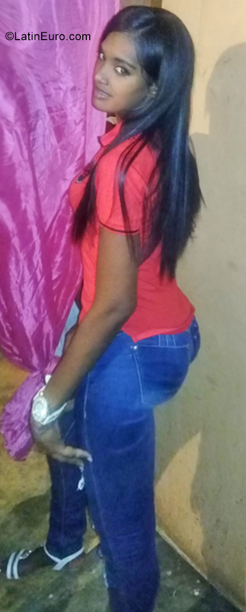 Date this foxy Dominican Republic girl Maria from Santo Domingo DO31737