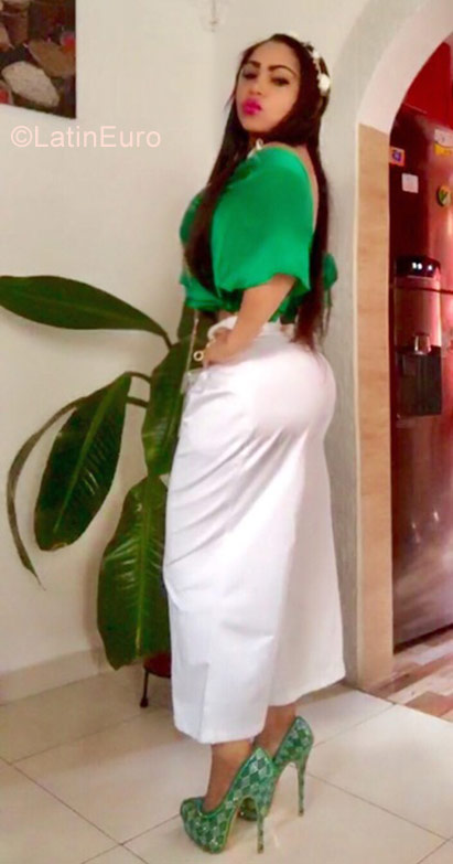 Date this georgeous Colombia girl Barbara from Cali CO23477