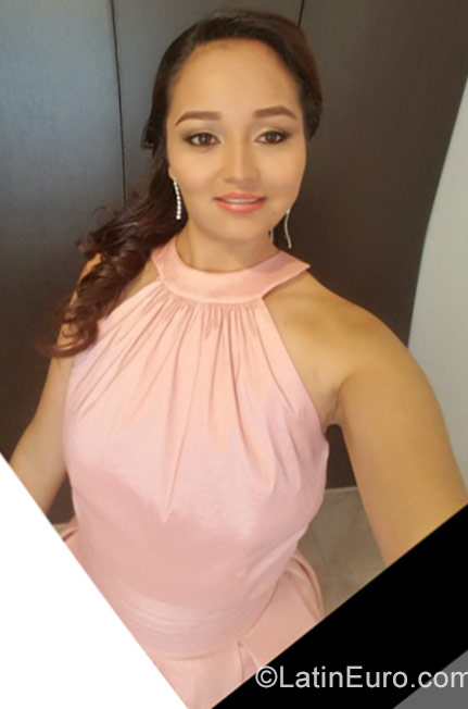 Date this sensual Colombia girl Julieth from Cali CO24955