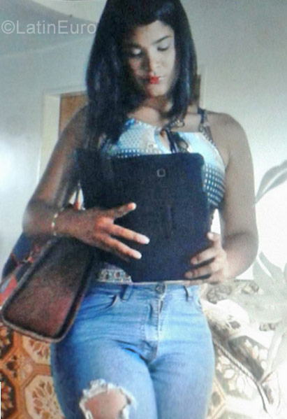 Date this nice looking Venezuela girl Dulgia from ciudad guayana VE1408