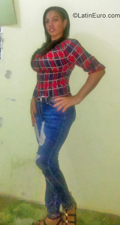 Date this foxy Dominican Republic girl Esme from Higuey DO31835