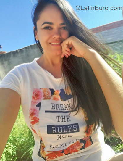 Date this voluptuous Brazil girl Katiane from Taiobeiras BR10967