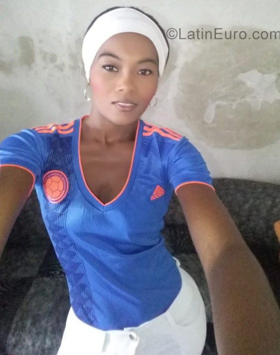 Date this charming Colombia girl Karen from Medellin CO23531