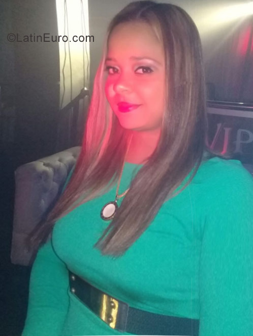 Date this attractive Dominican Republic girl Paola from Santo Domingo DO31854