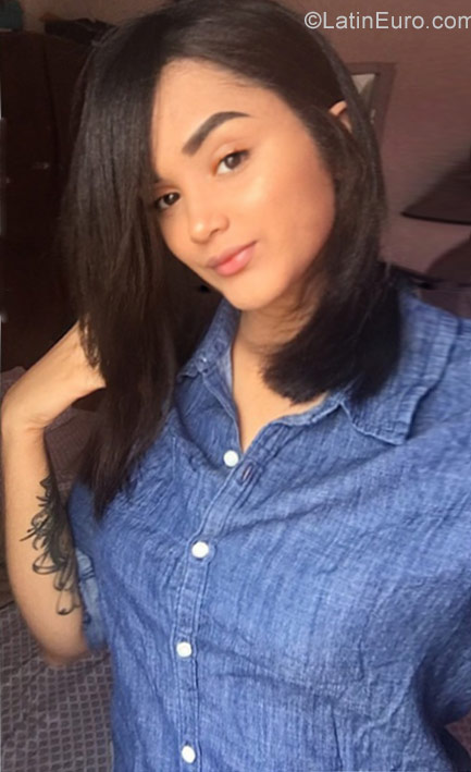 Date this hard body Dominican Republic girl Nicole from Santo Domingo DO31887