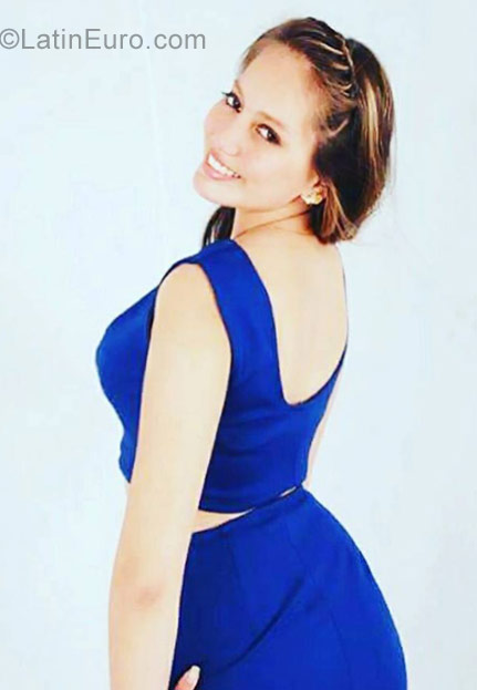 Date this nice looking Colombia girl Yuliana from Palmira CO23552