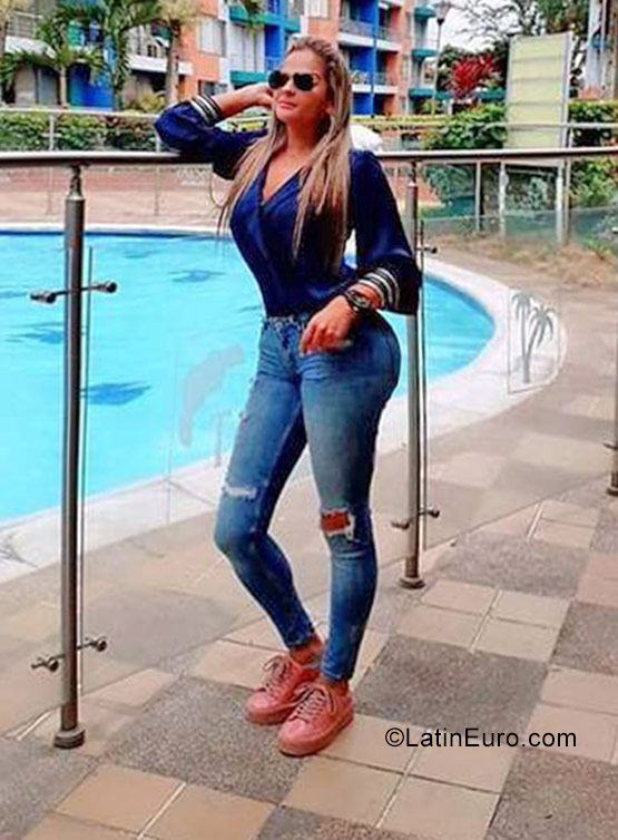 Date this sensual Colombia girl Camilita from Bogota CO23591