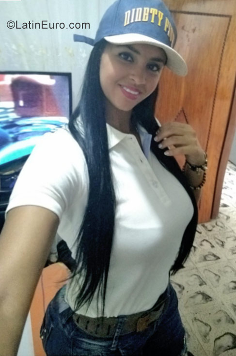 Date this nice looking Colombia girl Karime from Tulua CO23592