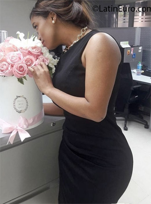 Date this gorgeous Dominican Republic girl Rox from Santo Domingo DO34894