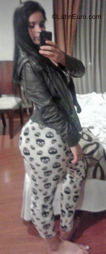 Date this attractive Colombia girl Katerin from Medellin CO23620