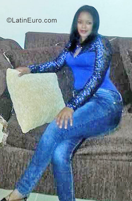 Date this exotic Dominican Republic girl Flor from Santo Domingo DO31989