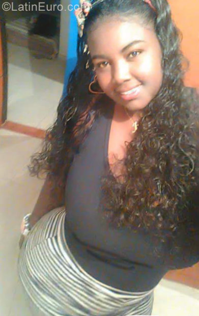 Date this charming Colombia girl Yenny from Cali CO23622