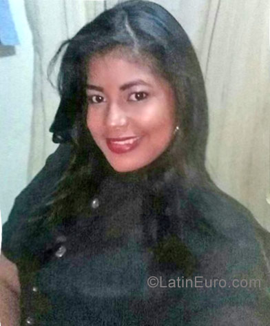 Date this nice looking Dominican Republic girl Stephany from Santo Domingo DO31993
