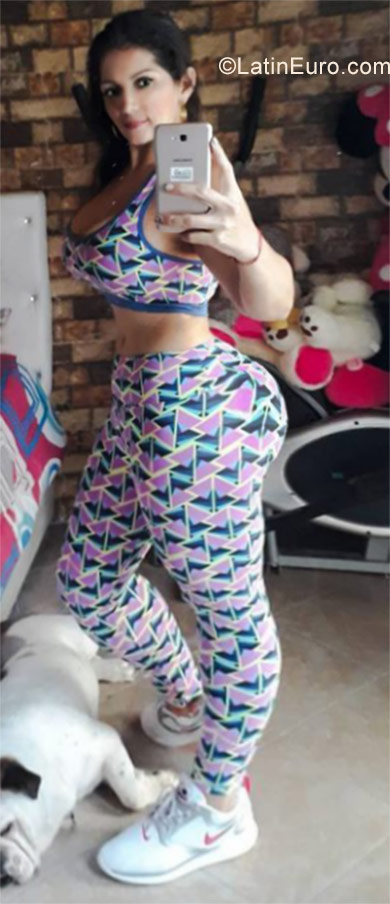 Date this funny Colombia girl Jhoanna from Cali CO23643