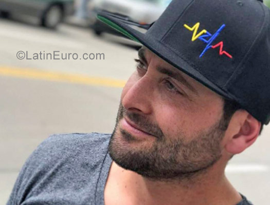 Date this hot Venezuela man Deiter from Valencia VE1482