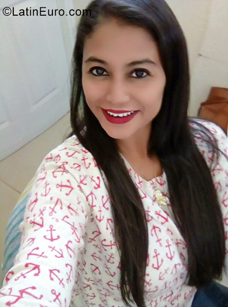 Date this foxy Nicaragua girl Lucy from Managua NI206