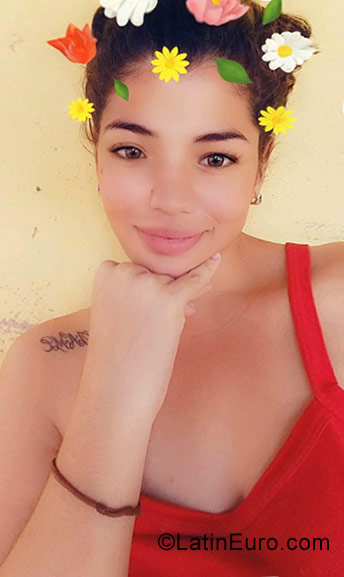 Date this beautiful Venezuela girl Nazareth from El Tigre VE1498
