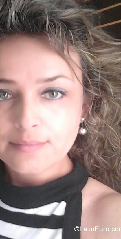 Date this lovely Colombia girl Carmen from Bogota CO23675