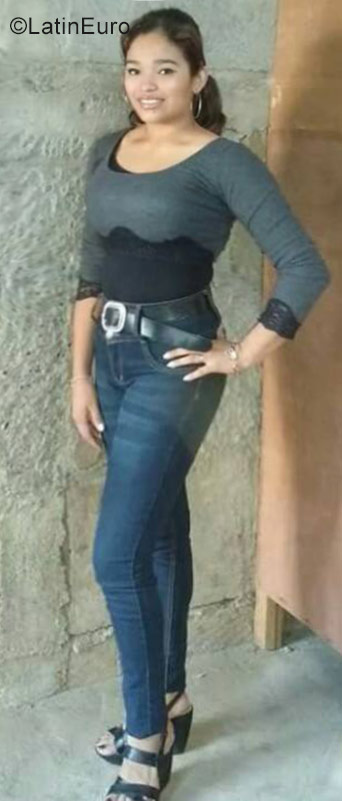 Date this good-looking Nicaragua girl Gizel from Managua NI207