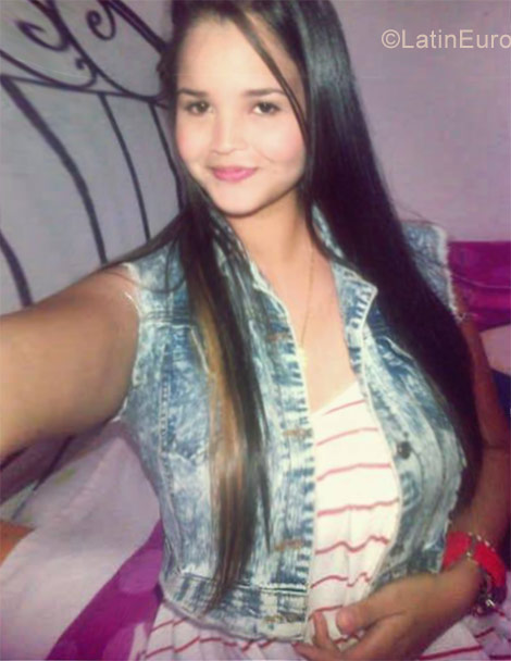 Date this voluptuous Venezuela girl Ana Paula from Cabimas VE1513