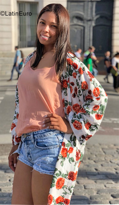 Date this fun Colombia girl Sandrith from medellin CO25910
