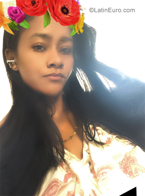 Date this exotic Dominican Republic girl Glenny from Nagua DO32124