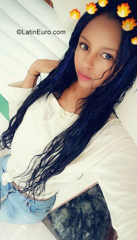 Date this fun Dominican Republic girl Weniffer from Santiago DO32123