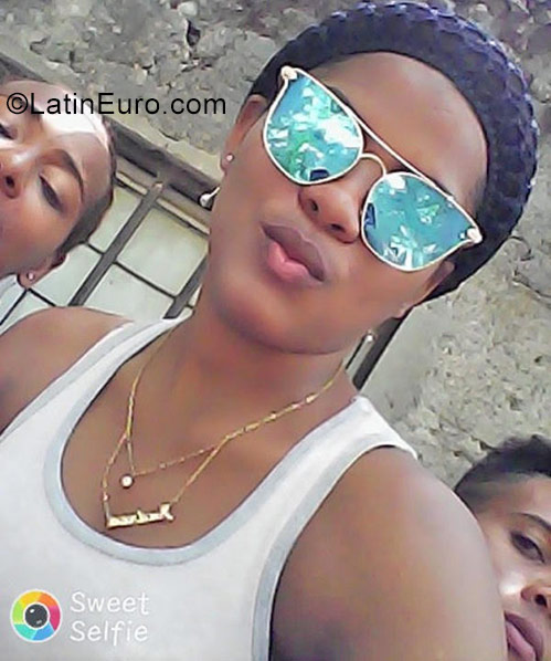 Date this happy Dominican Republic girl Mindry from Santo Domingo DO32126