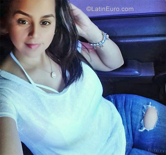 Date this gorgeous Venezuela girl Karla from Maracay VE1540
