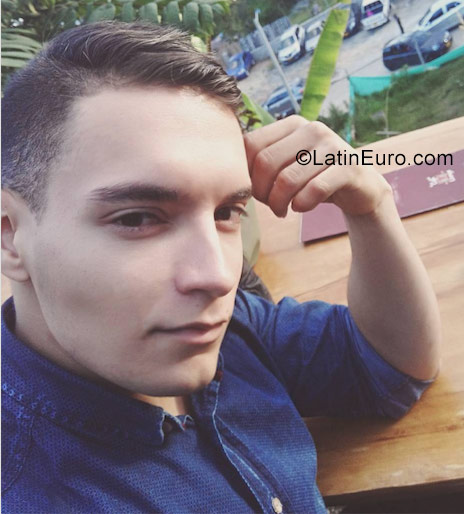 Date this passionate Colombia man Sebastian from Cartago CO23731