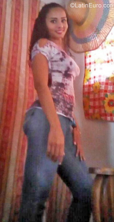 Date this stunning Venezuela girl Nahomi from Maracay VE1542