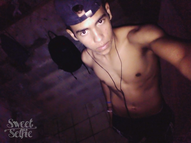 Date this charming Colombia man Jhon alexander from Medellin CO23737