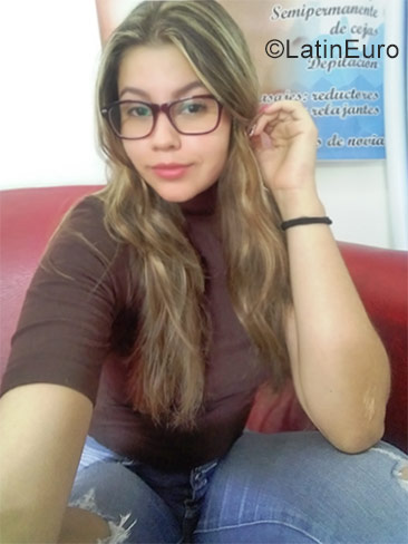 Date this nice looking Colombia girl Milena from Barranquilla CO23739