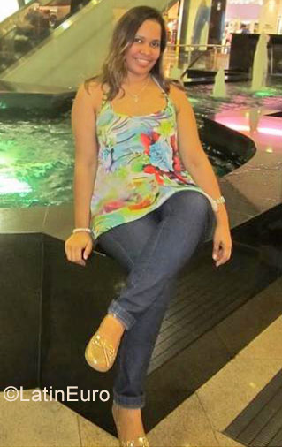 Date this attractive Colombia girl Kenny from Barranquilla CO23740