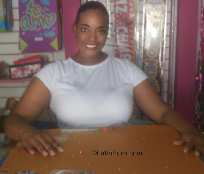 Date this cute Colombia girl Chocolate from Cali CO23756