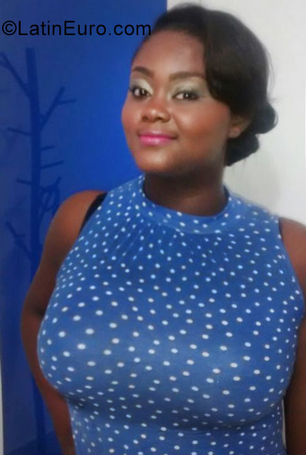 Date this attractive Colombia girl Keisy from Barranquilla CO27087