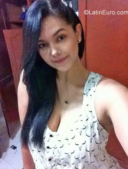 Date this sultry Dominican Republic girl Esther from Santo Domingo DO32240