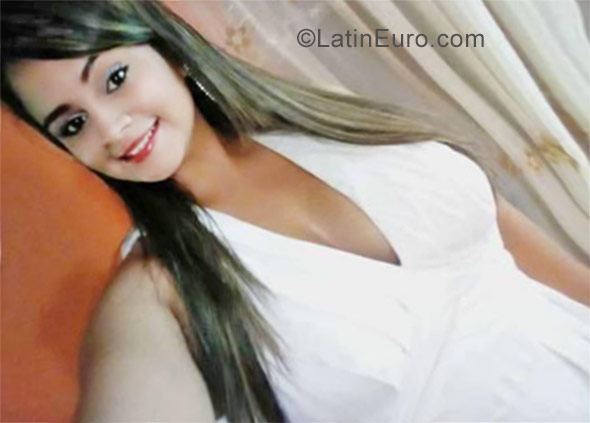 Date this lovely Colombia girl Maria from Barranquilla CO23790