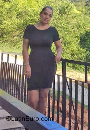Date this gorgeous Colombia girl Adriana from Medellin CO23797