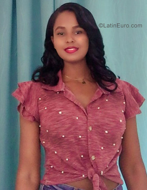 Date this charming Dominican Republic girl Loren from Santo Domingo DO36698