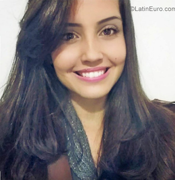 Date this nice looking Brazil girl Julia from Belo Horizonte BR10535